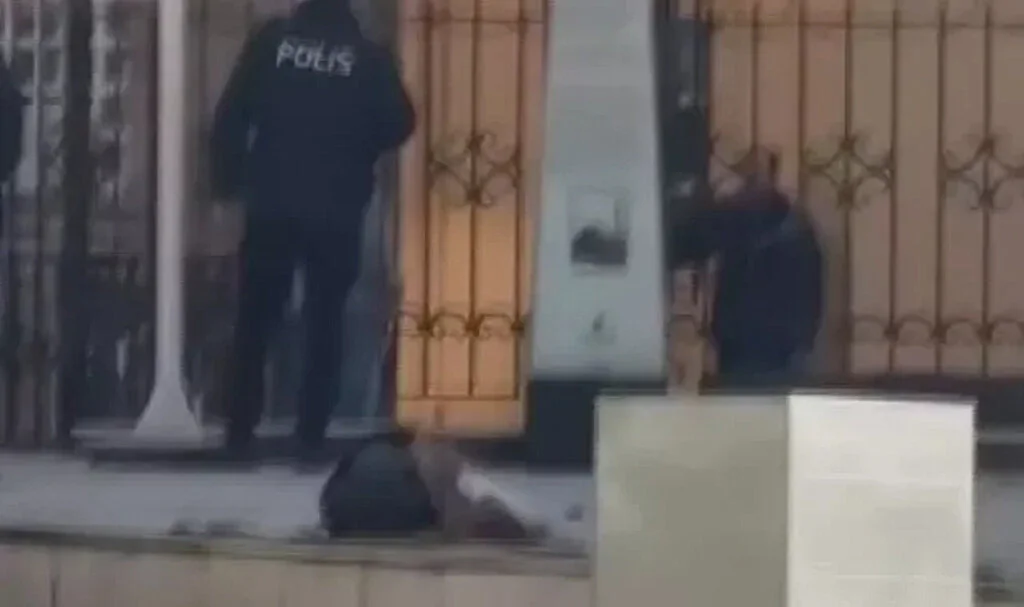 Namazdan çıkan cemaate bıçaklı saldırı!