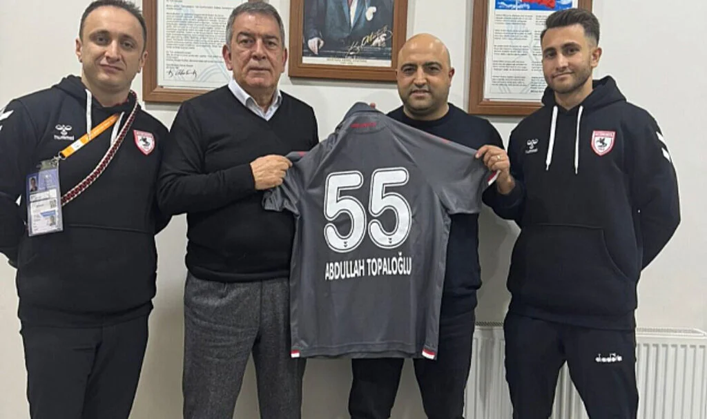 Okçuluk Federasyonu Başkanı Topaloğlu'na Samsunspor forması