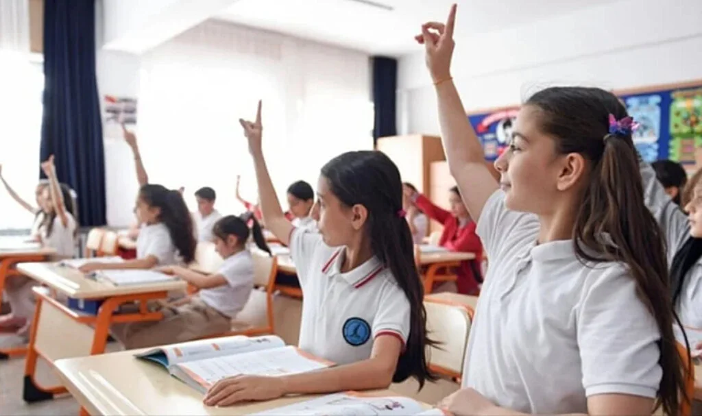 Okul Kıyafetlerinde Yeni Dönem: Velilere Ek Yük Yok