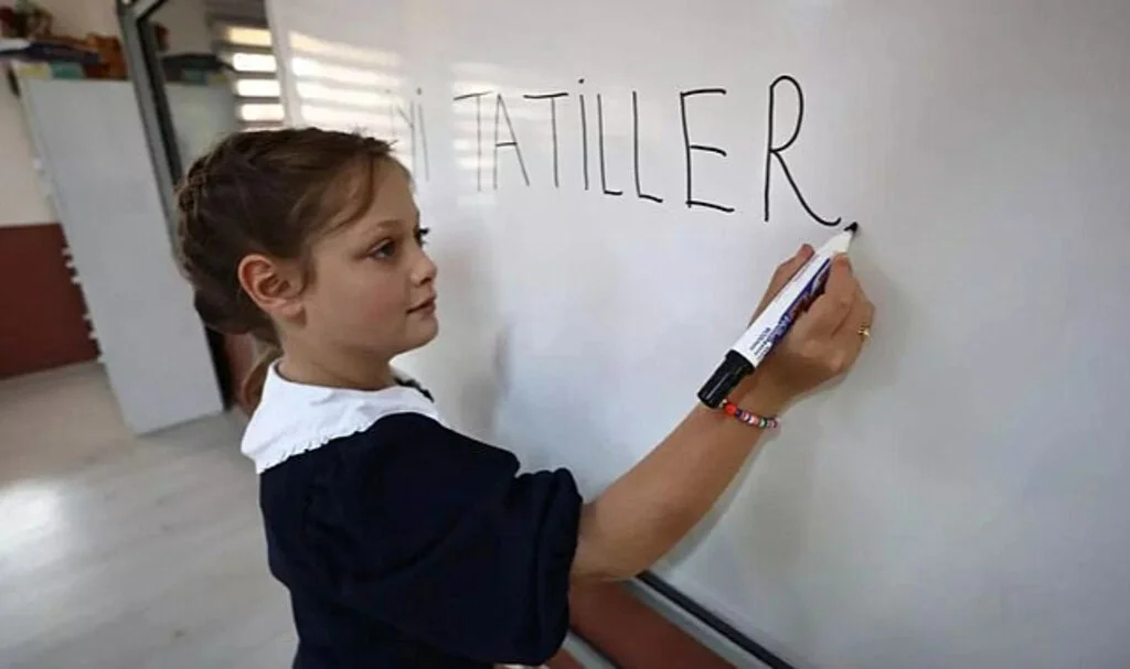 Okullarda Karne Zili Yarın Çalıyor