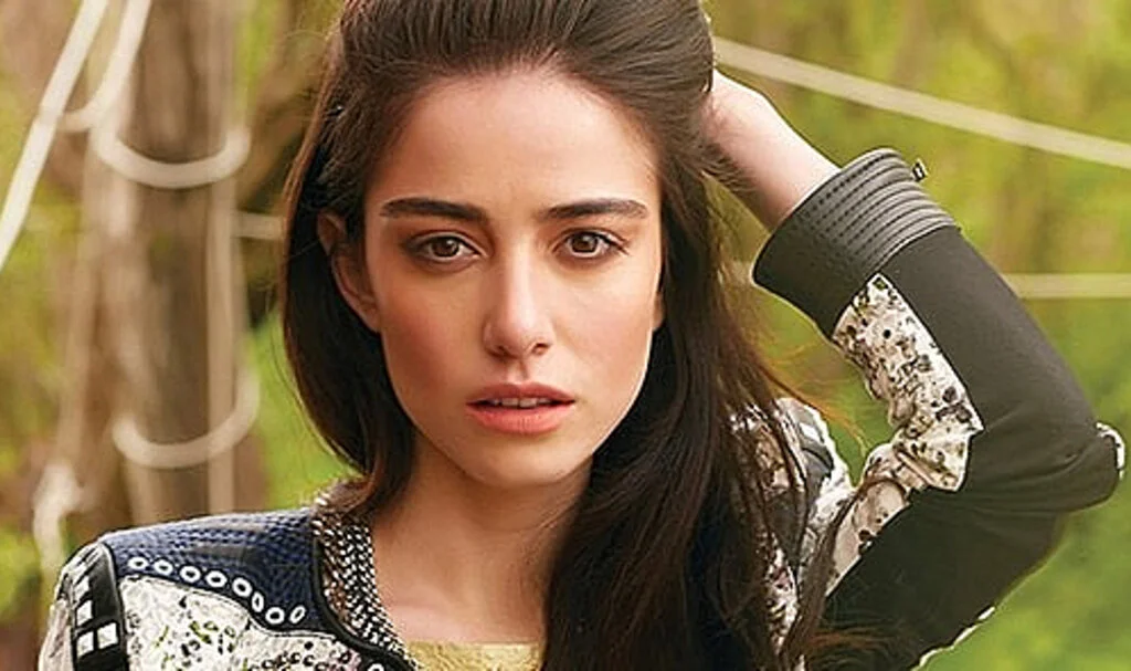 Özge Gürel Talihsiz Kaza Geçirdi: Çekimlere Ara Verdi