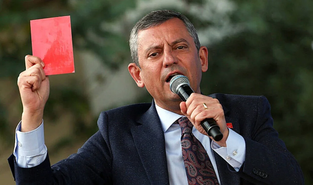 Özgür Özel: "Gençlerin Yurtdışında Hayal Kurması Gerçek Sorun"