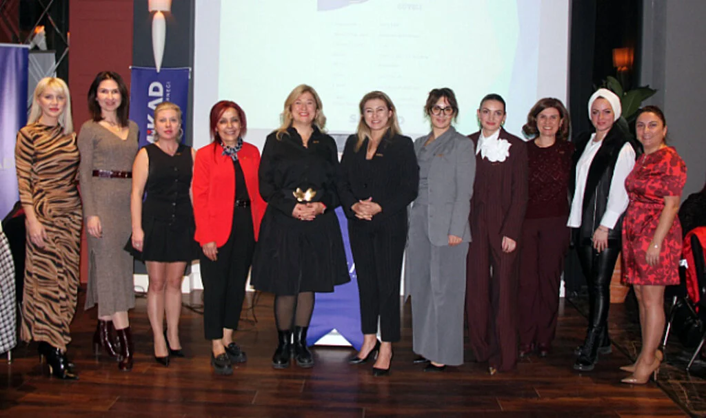 SAMİKAD Akademi  gençlerin yanında
