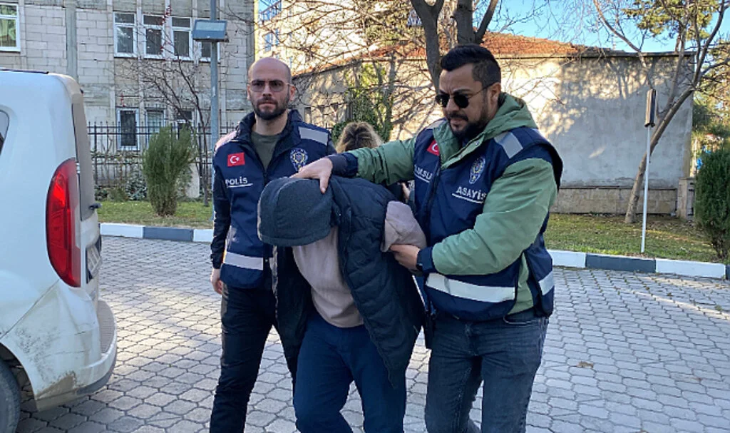 Samsun'da Hurda Araç Ruhsatı Çalan 2 Kadın Yakalandı