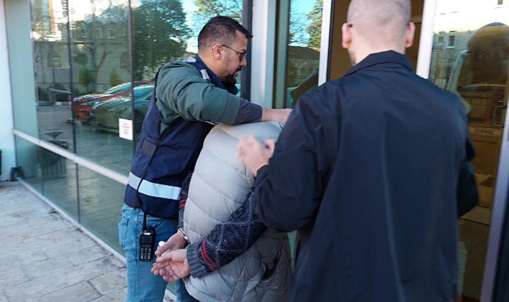 Samsun'da otopark kulübesinden hırsızlık yapan şahıs tutuklandı