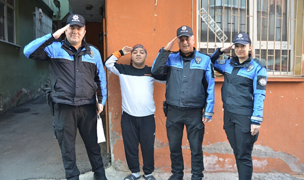 Samsun'da Polislerden Özel Çocuklara Anlamlı Ziyaret