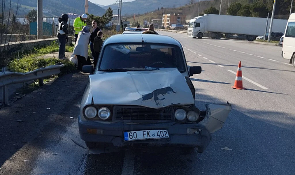 Samsun'da Trafik Kazası: 3 Yaralı