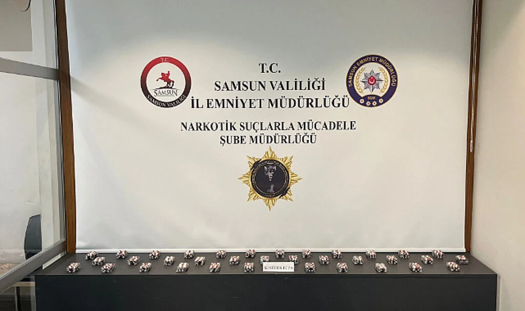 Samsun’da Uyuşturucu Operasyonu: 4 Bin 928 Sentetik Hap Ele Geçirildi
