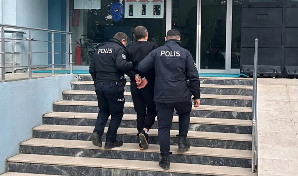 Samsun'da uyuşturucudan 10 yıl 9 ay hapis cezası bulunan şahıs yakalandı
