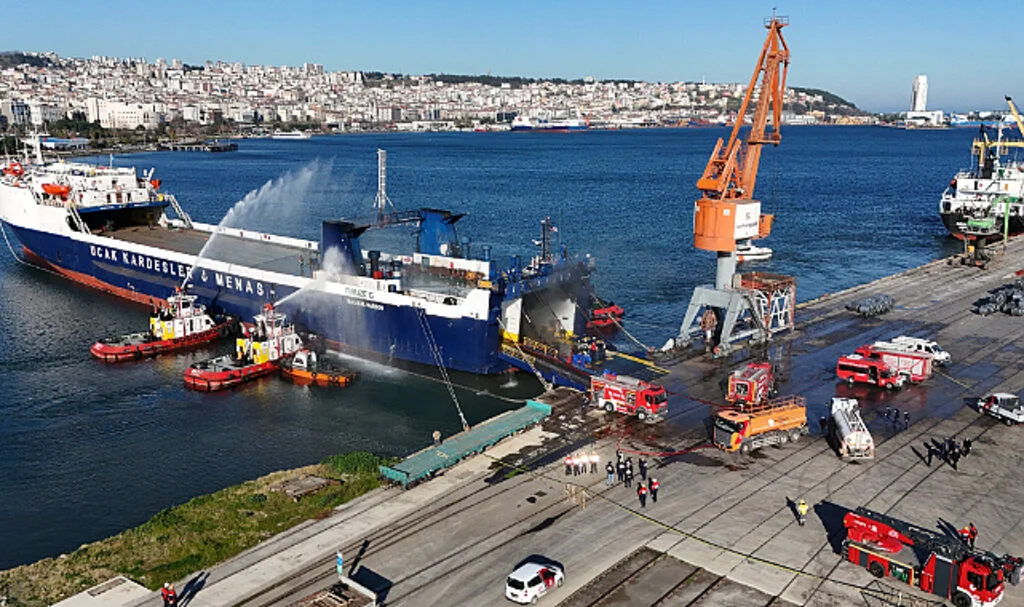 Samsun'da yanan gemi tamire gidecek