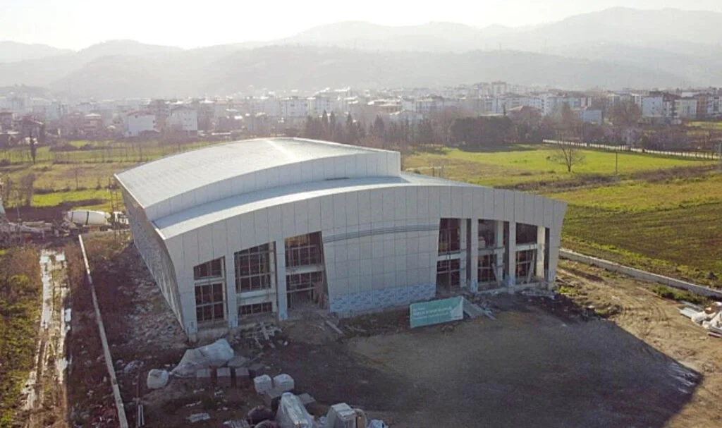 Tekkeköy Yarı Olimpik Yüzme Havuzu Tamamlanıyor