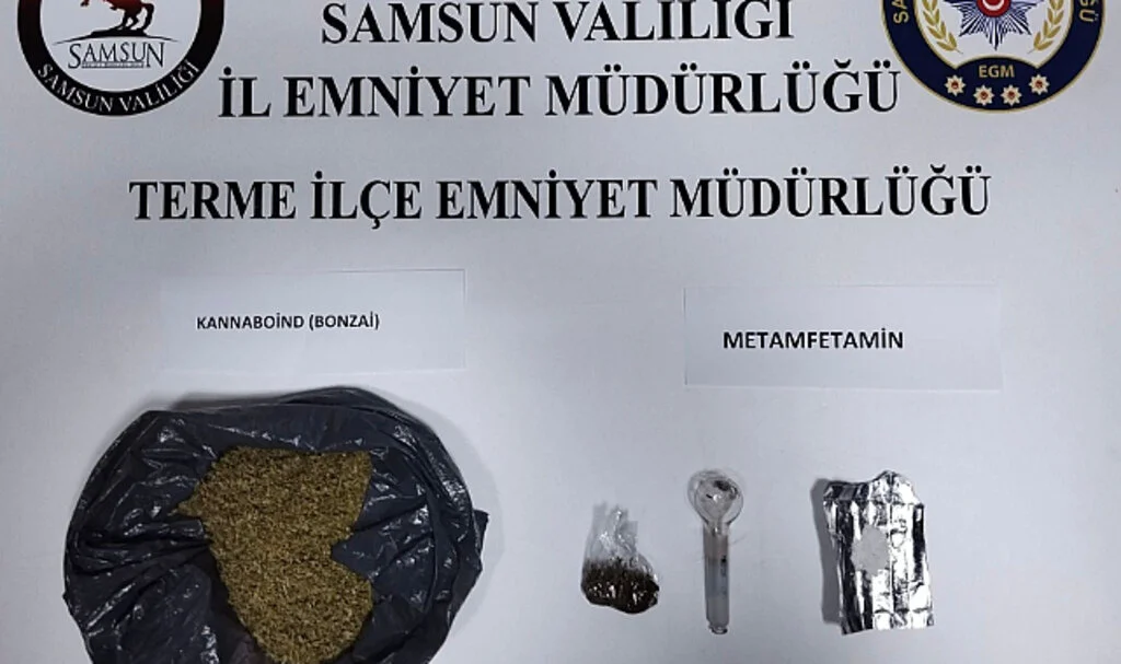 Terme’de Araçta Uyuşturucu Ele Geçirildi! 3 Gözaltı
