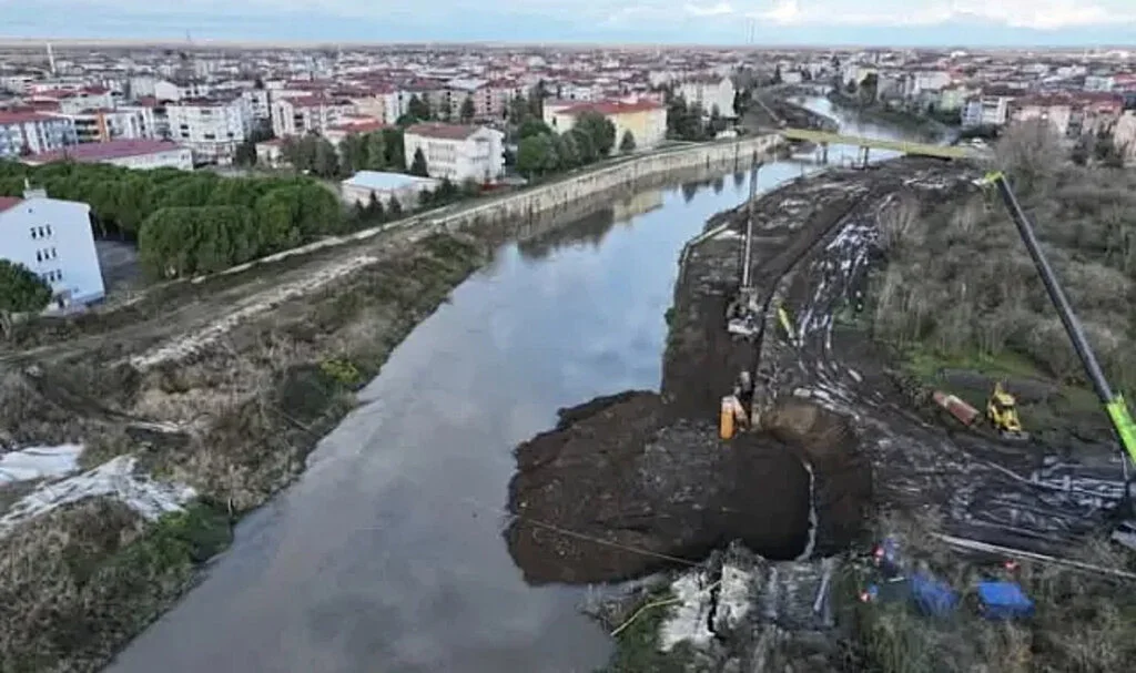 Terme'ye Yeni Köprü! İki Mahalle Birbirine Bağlanıyor...