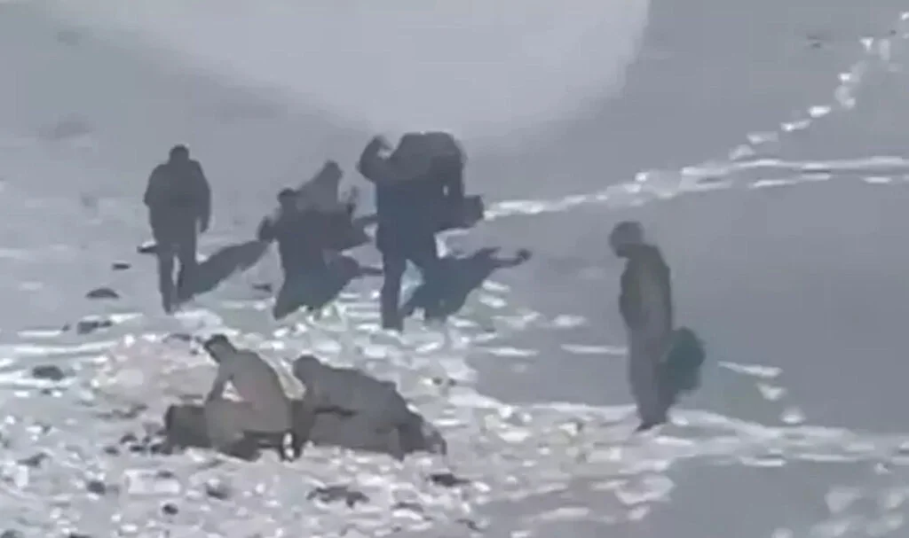 Van’da Kaçakçıların Terk Ettiği Göçmen Jandarma Tarafından Kurtarıldı