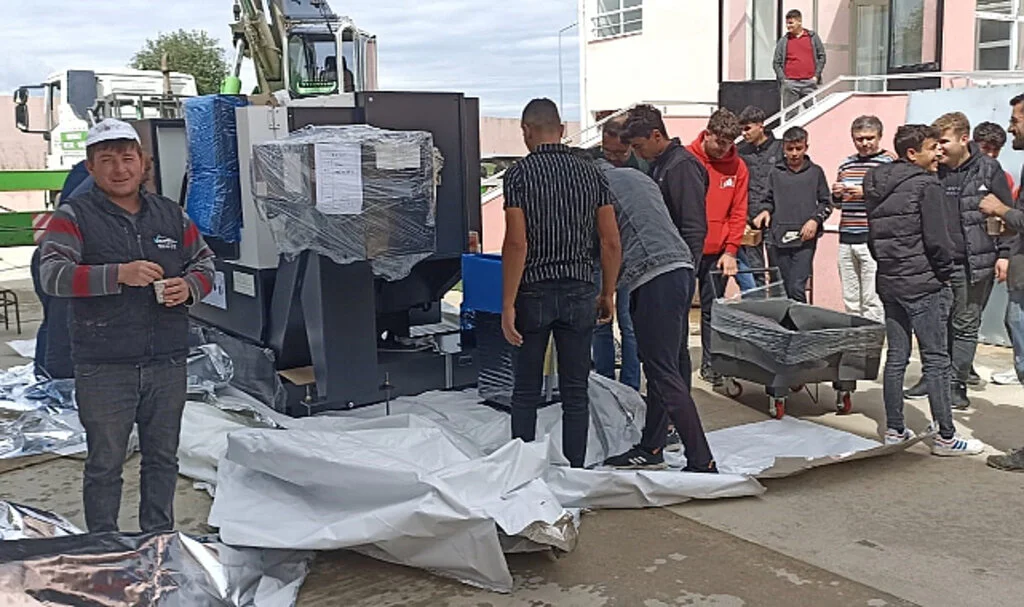 Vezirköprü Meslek Lisesi'ne CNC Sac Büküm Makinesi