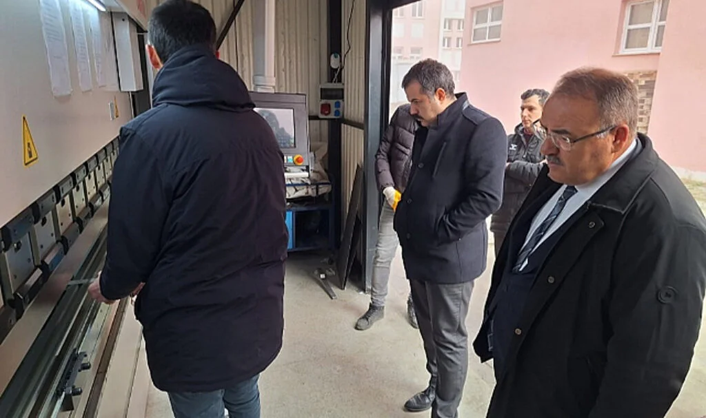 Vezirköprü Teknik Lisesine CNC Makinesi Desteği