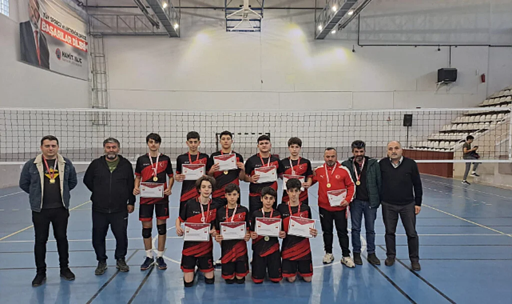 Voleybol Grup Maçları Tamamlandı: Yarı Finalist Okullar Belli Oldu