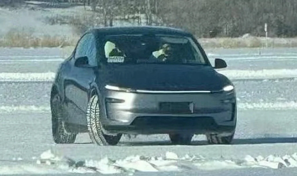 Yeni Tesla Model Y: Kamuflajsız Görüntüler ve Beklenen Özellikler