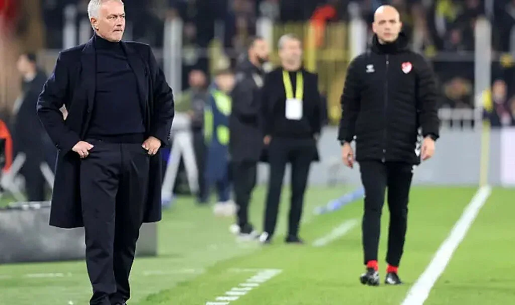 Yenilen gol sonrası tribünler karıştı! Yönetim İstifa...