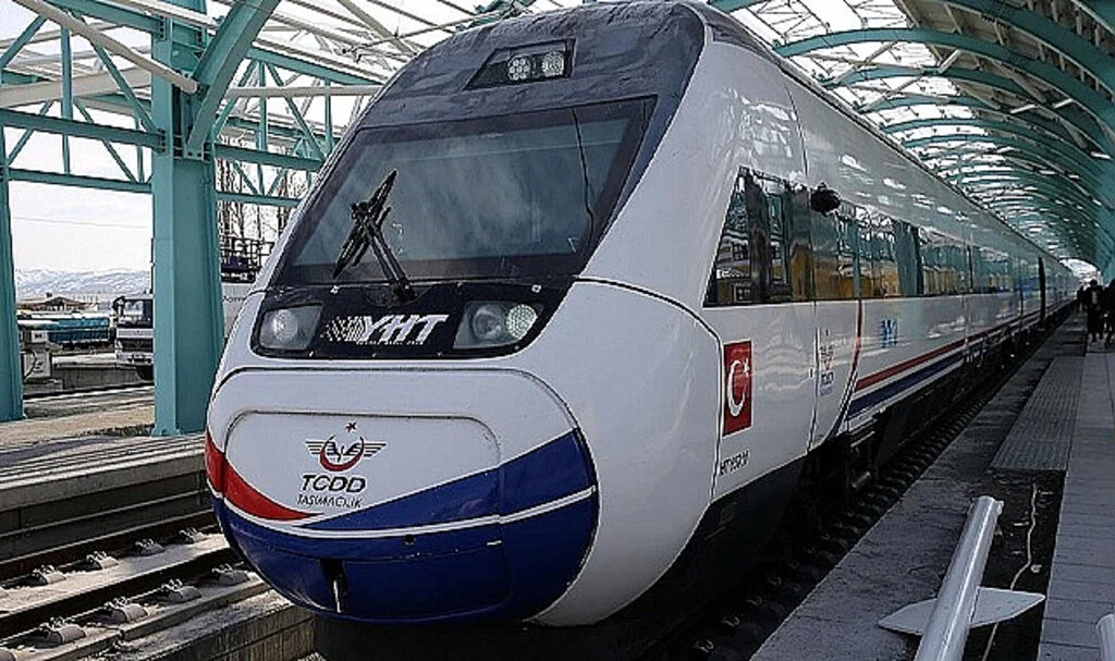YHT Bilet Fiyatlarına Zam Geldi: İşte Yeni Tarifeler