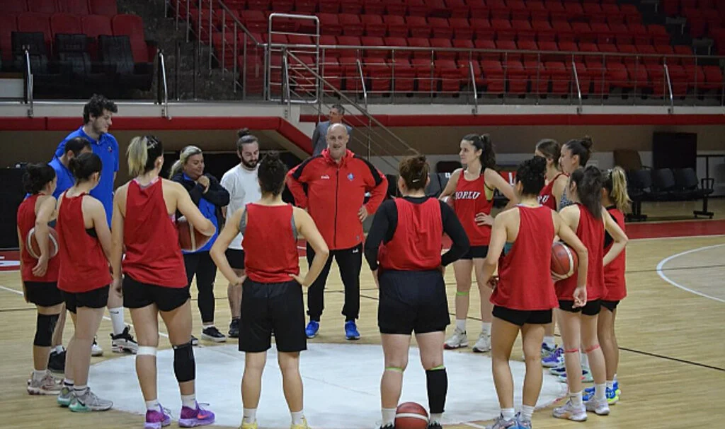  Zorlu Koleji, Play-Off Yolunda Hacettepe ile Karşılaşıyor