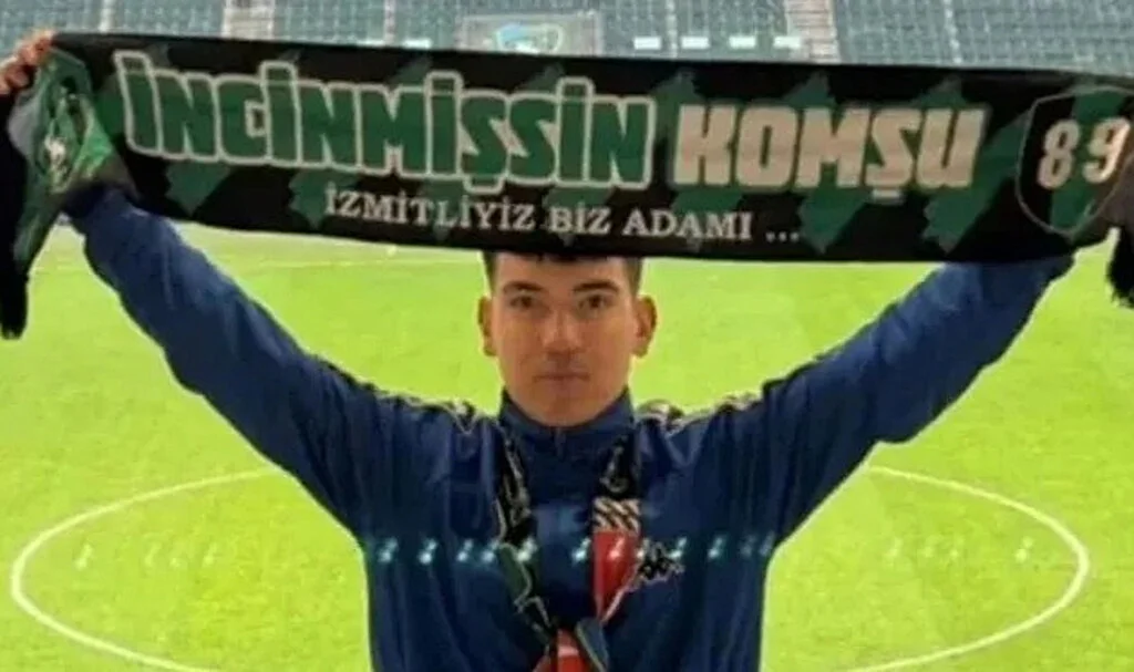 16 Yaşındaki Kocaelispor Taraftarı Tribünden Düştü
