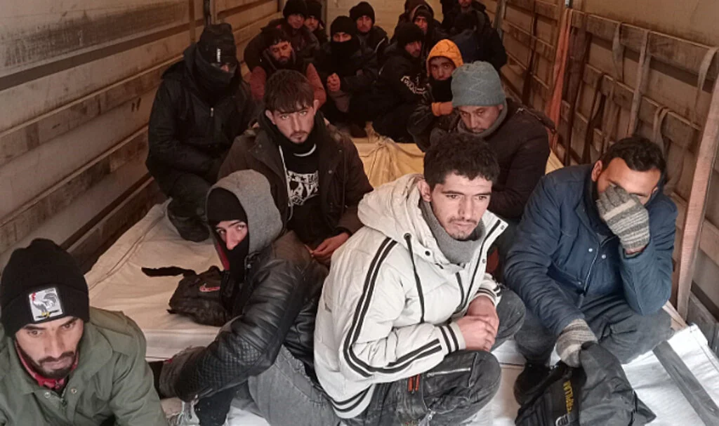 Amasya’da Polis Tırda 24 Düzensiz Göçmen Yakaladı