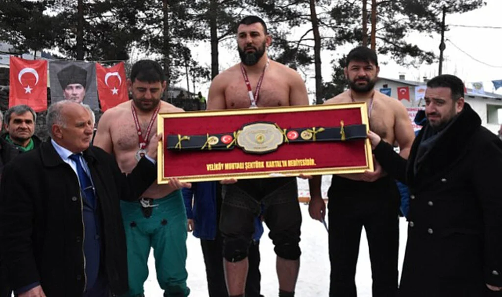 Artvin'de Kar Üstü Karakucak Güreşleri Nefes Kesti