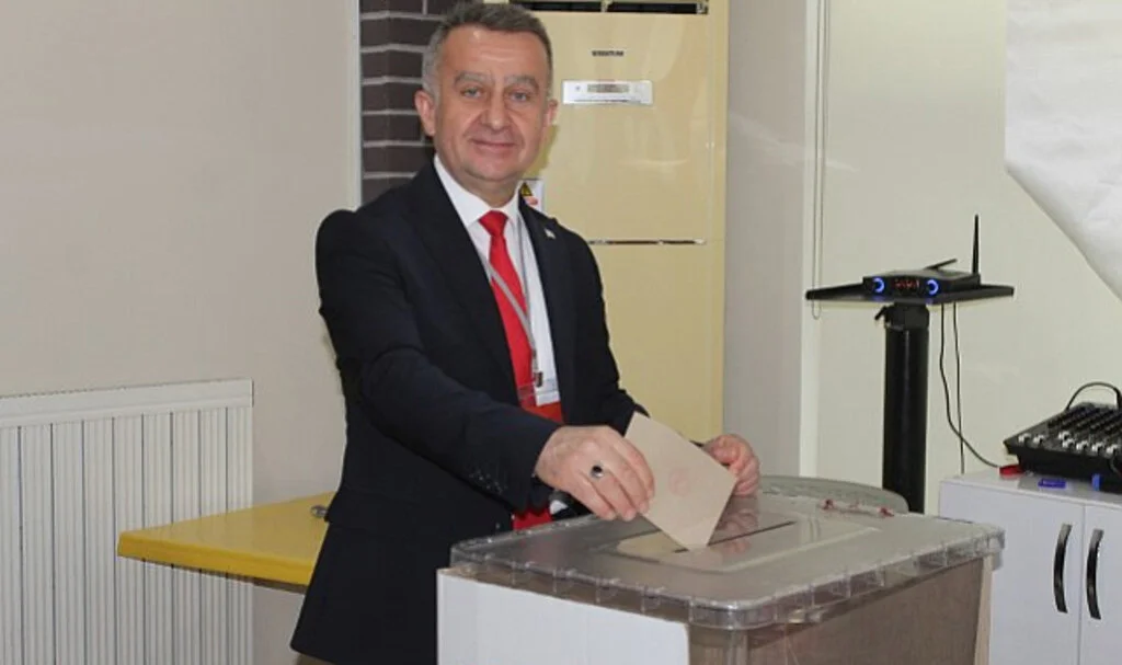 Bafra'da Türk Kızılay Başkanlığına Şahin Seçildi