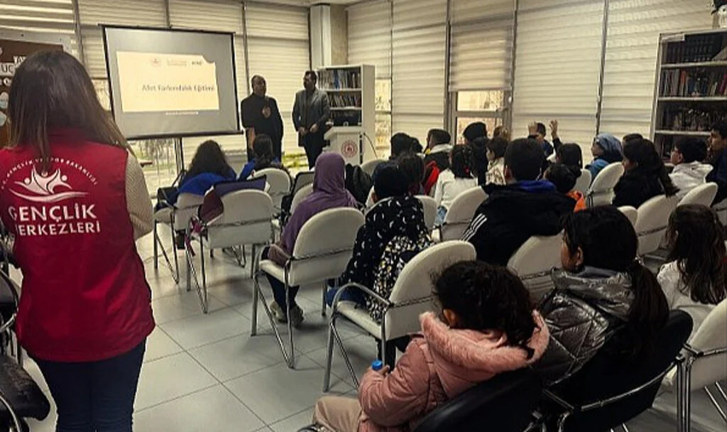 Bafra Gençlik Merkezi, Öğrencilere Afet Eğitimi Verdi