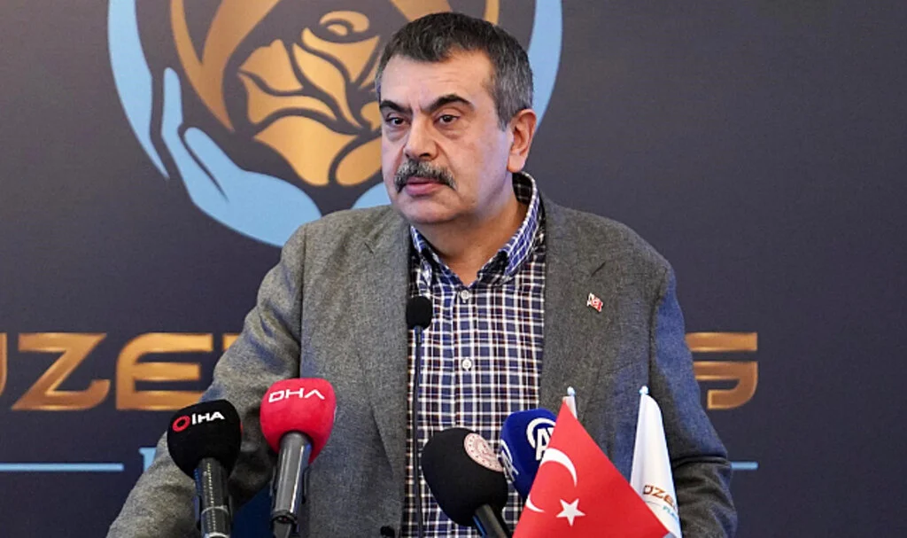 Bakan Tekin: "Derslik Sayısını İkiye Katladık, Müfredatı Hafifleteceğiz"