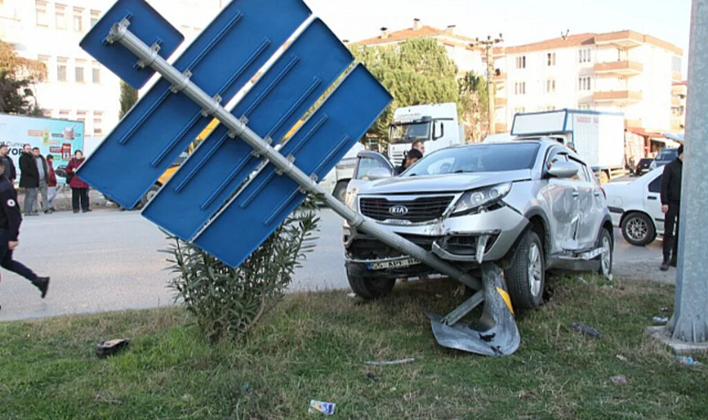 Çarşamba’da Trafik Kazası: 3 Kişi Yaralandı