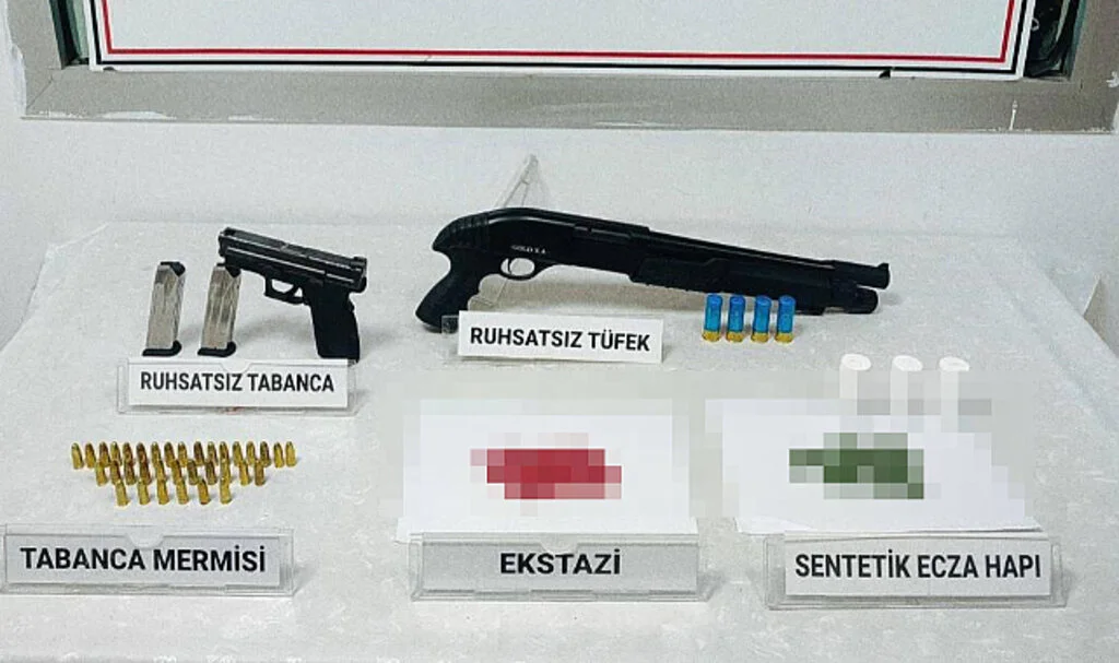 Çarşamba'da Uyuşturucu ve Silah Ele Geçirildi
