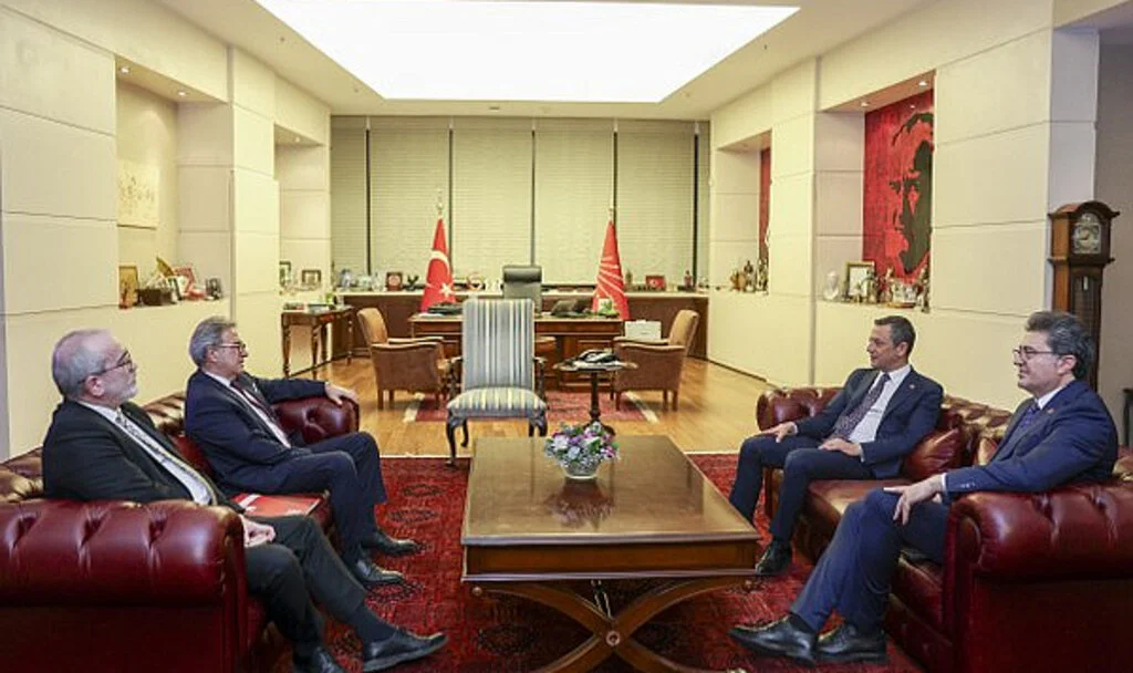 CHP Genel Başkanı Özgür Özel, Zafer Partisi Temsilcileriyle Bir Araya Geldi