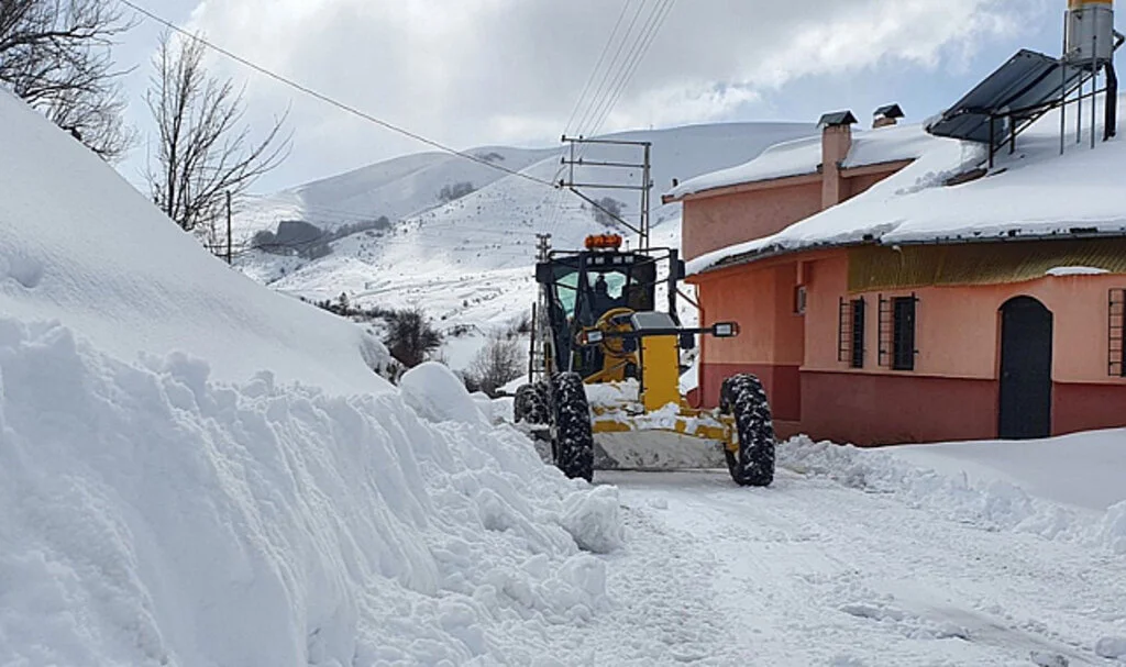 Çorum’da 150 Köy Yolu Kar Nedeniyle Kapandı