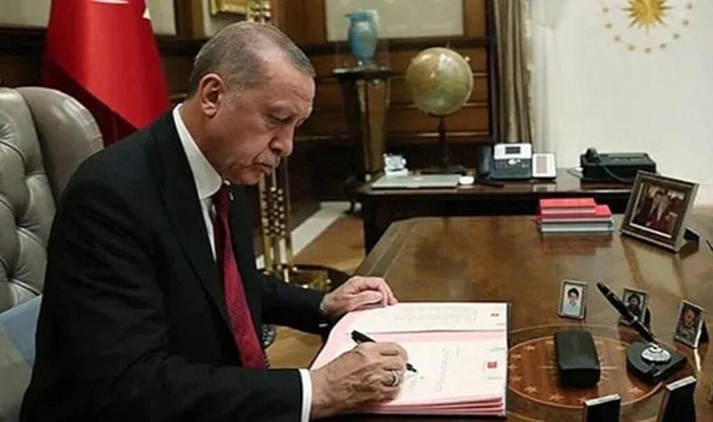 Cumhurbaşkanı Erdoğan'dan Gece Yarısı Atamaları