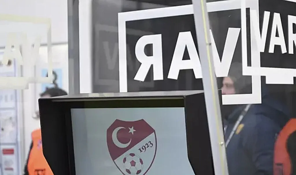 Derbi Öncesi Fenerbahçe İçin Kritik Sınav! VAR hakemi belli oldu!