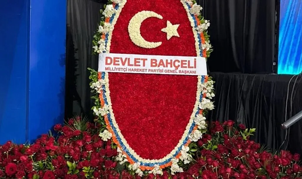 Devlet Bahçeli'den AK Parti Kongresi'ne Anlamlı Çiçek Aranjmanı