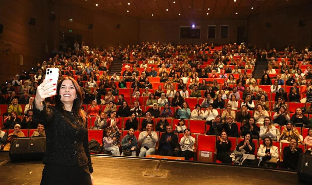 Dilek Cesur, Samsunlularla "Rota Yeniden Oluşturuluyor"da Buluştu