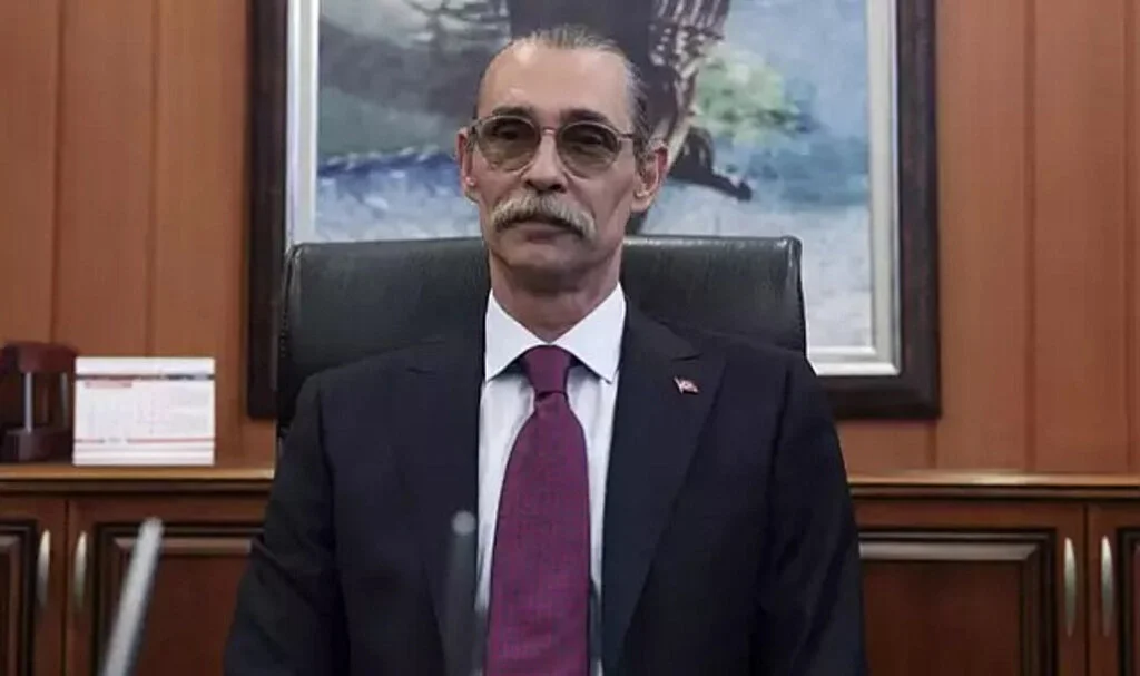 Erdal Beşikçioğlu, Belediye Başkanlığıyla Oyunculuğu Birlikte Yürütecek