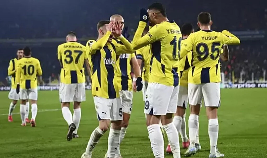 Fenerbahçe, Anderlecht’i 3-0 Mağlup Ederek Avantajı Kaptı