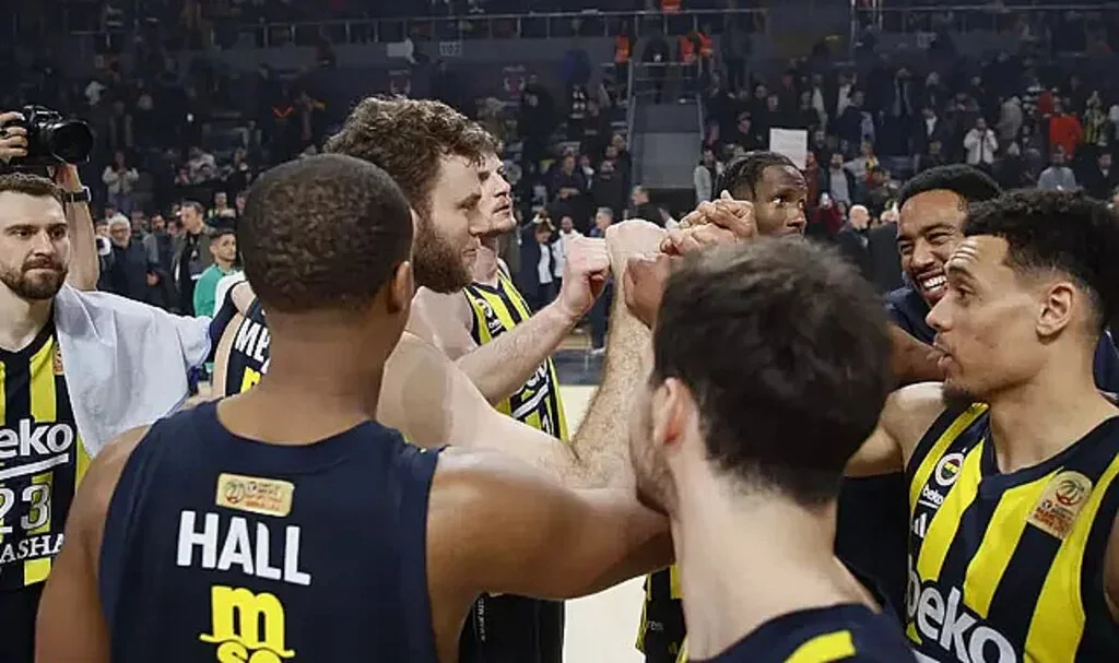 Fenerbahçe Beko, Türkiye Kupası Finalinde Beşiktaş Fibabanka'yı tarihi skorla mağlup ederek kupaya uzandı!