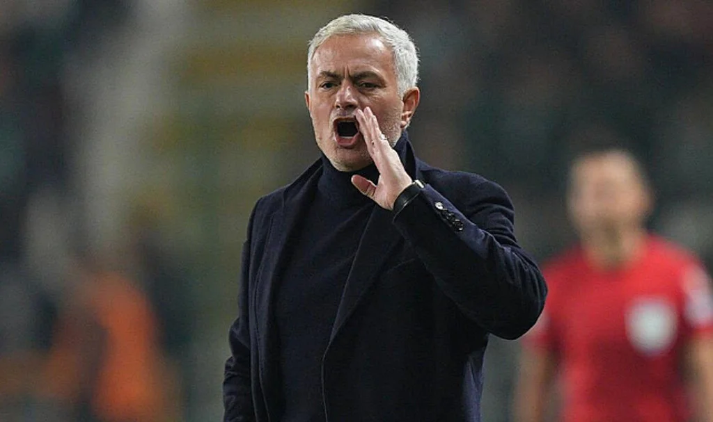 Fenerbahçe UEFA Kadrosunu Açıkladı! 2 Transfer Liste Dışı