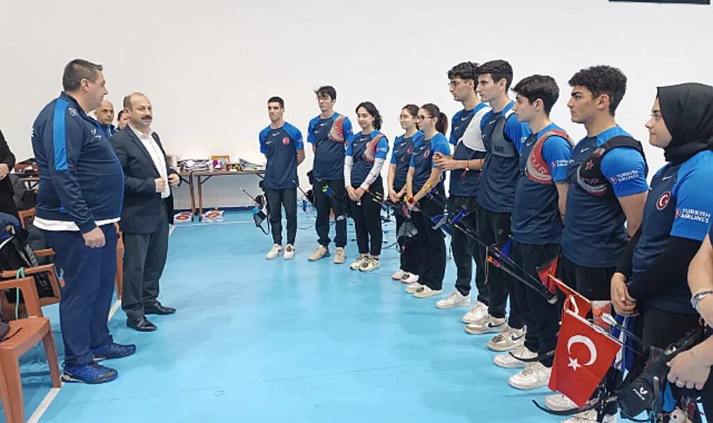 Feyzullah Dereci’den Milli Okçulara Moral Ziyareti