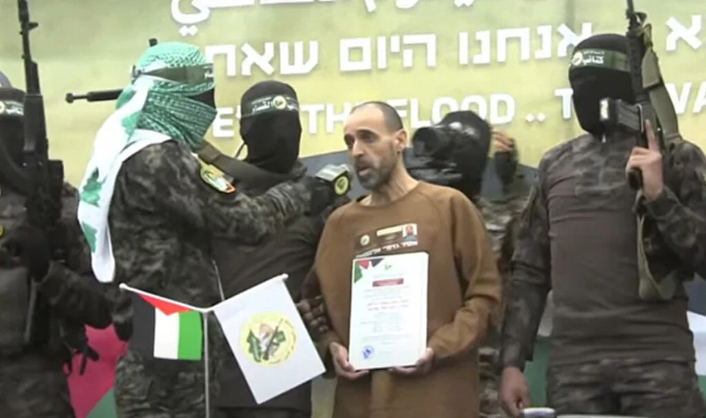 Hamas, 3 İsrailli Esiri Kızılhaç’a Teslim Etti
