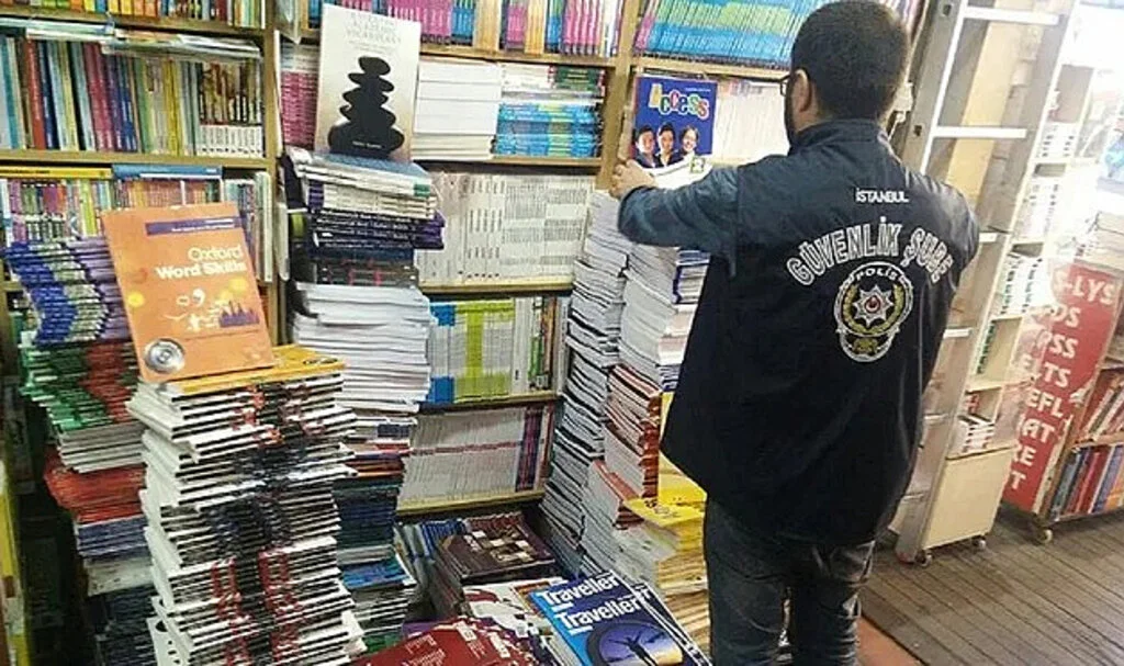 İstanbul’da Korsan Kitap Operasyonu: Binlerce Kitap Ele Geçirildi