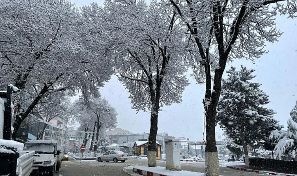Kavak’ta Kar Kalınlığı 30 Santimetreye Ulaştı!