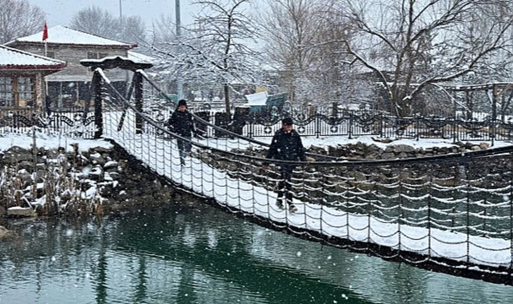 Ladik'te Kar Kalınlığı 20 Santimetreyi Aştı!
