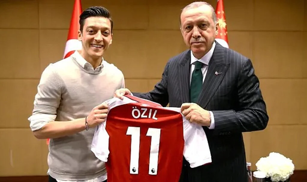 Mesut Özil’den İlk Siyasi Açıklama: “Şimdi Çalışma Zamanı”