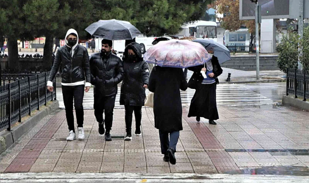 Meteoroloji Uyardı: Kar ve Sağanak Yağışı Kapıda!